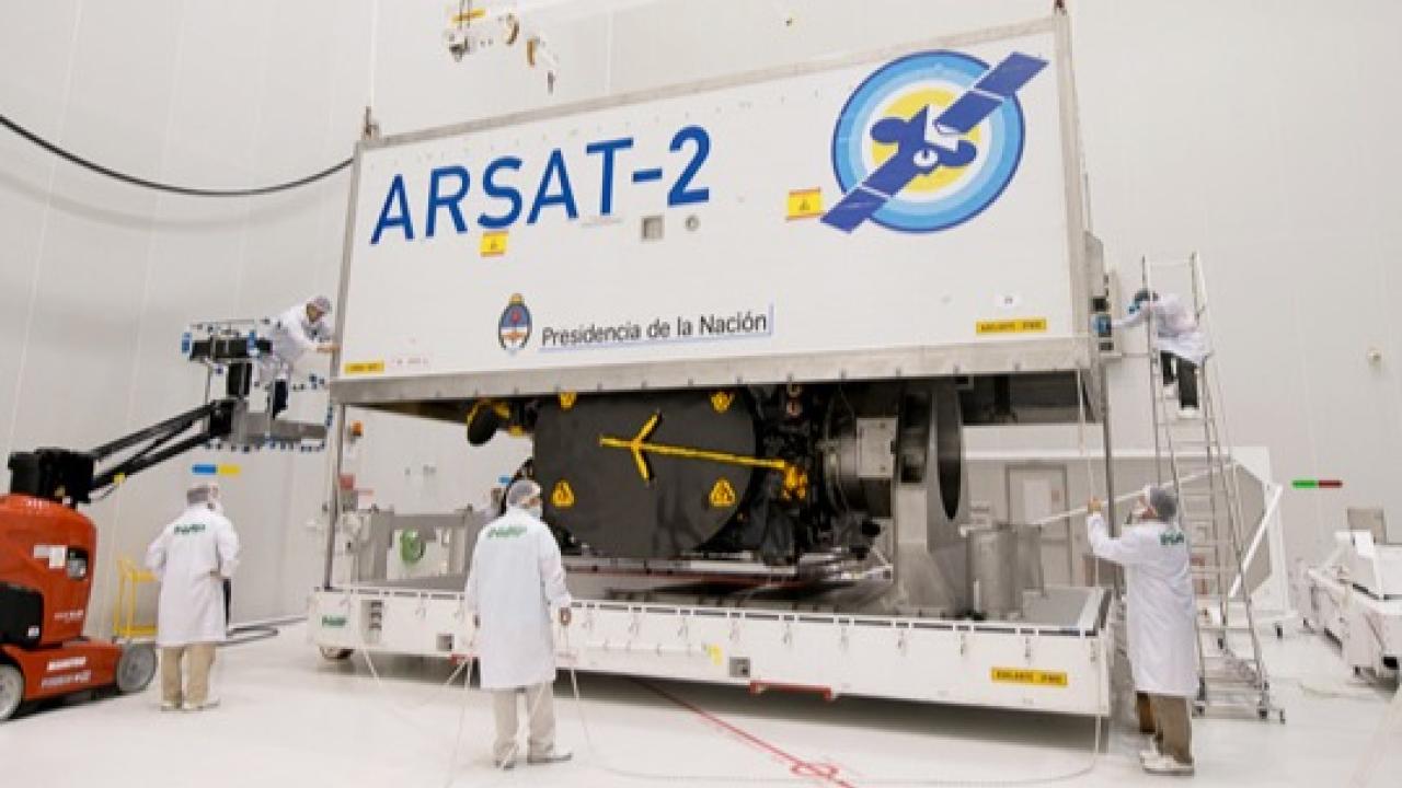 Ante una inversión estatal en ciencia y tecnología que se hunde a mínimos históricos, Argentina enfrenta una fuga creciente de científicos y un distanciamiento con países que apuestan por la innovación como motor de desarrollo. El recorte pone en riesgo no solo el presente sino también la capacidad futura del país para crear valor.