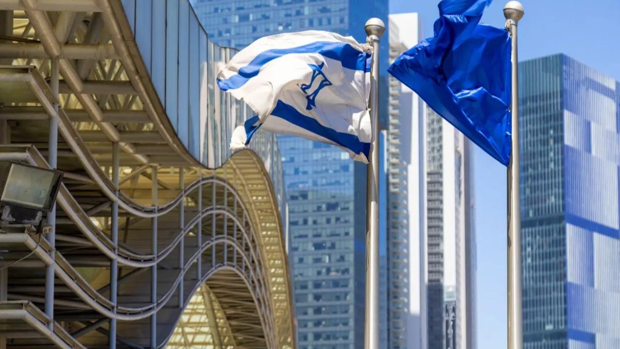 En un mundo donde la tecnología avanza a ritmo de vértigo, pocos países lograron articular una relación tan virtuosa entre el Estado y el sector privado como Israel. En lugar de competir o coexistir, ambos actores cooperan bajo una lógica común: el desarrollo de conocimiento como política nacional. 