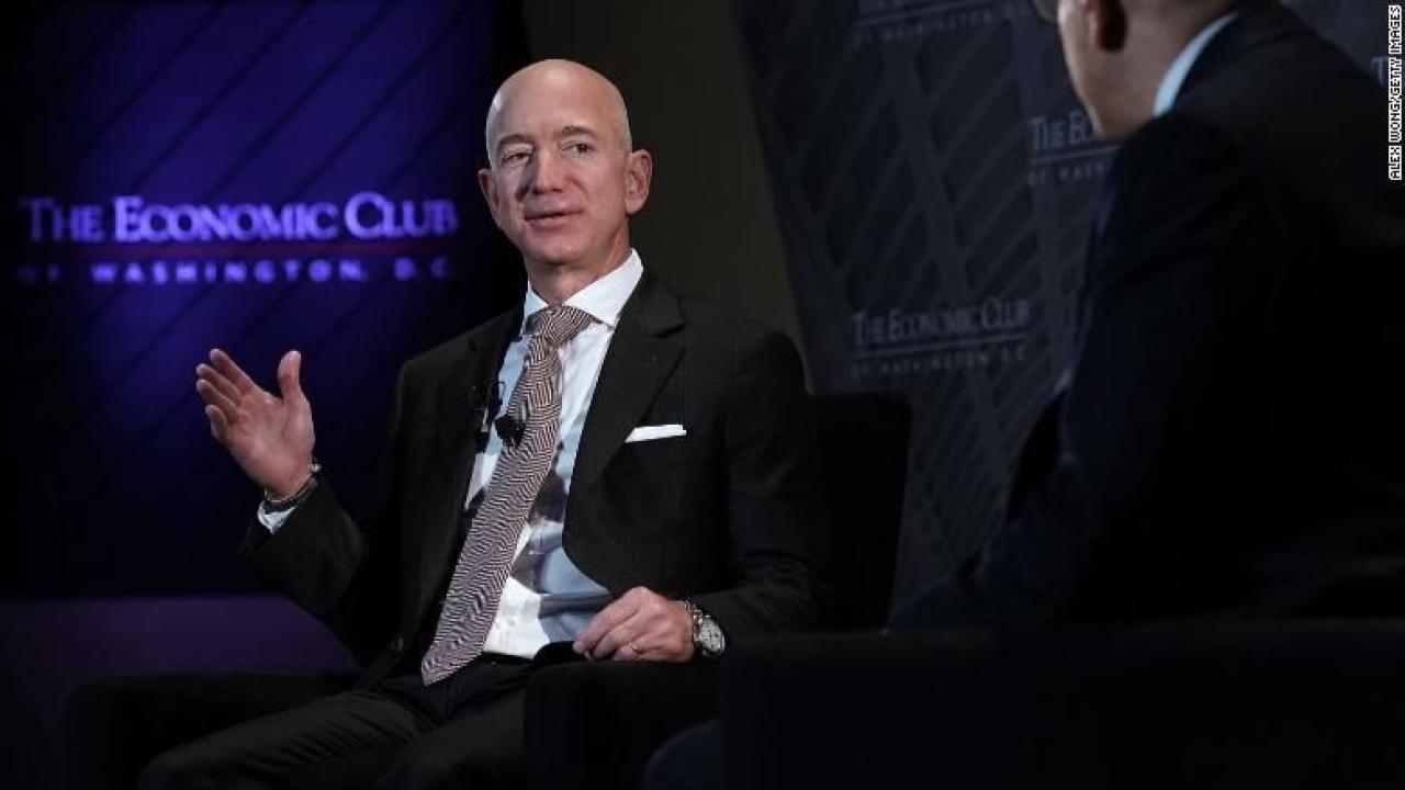 Project Prometheus, la nueva apuesta tecnológica de Jeff Bezos, ya se convirtió en una de las startups de IA mejor financiadas del mundo. Con US$ 6.200 millones de inversión inicial y el liderazgo conjunto de Bezos y Vik Bajaj, exdirector de Google X, la compañía busca transformar la economía física con Inteligencia Artificial aplicada a manufactura, ingeniería y automatización avanzada.