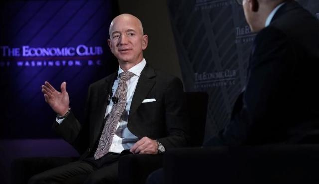 Project Prometheus, la nueva apuesta tecnológica de Jeff Bezos, ya se convirtió en una de las startups de IA mejor financiadas del mundo. Con US$ 6.200 millones de inversión inicial y el liderazgo conjunto de Bezos y Vik Bajaj, exdirector de Google X, la compañía busca transformar la economía física con Inteligencia Artificial aplicada a manufactura, ingeniería y automatización avanzada.