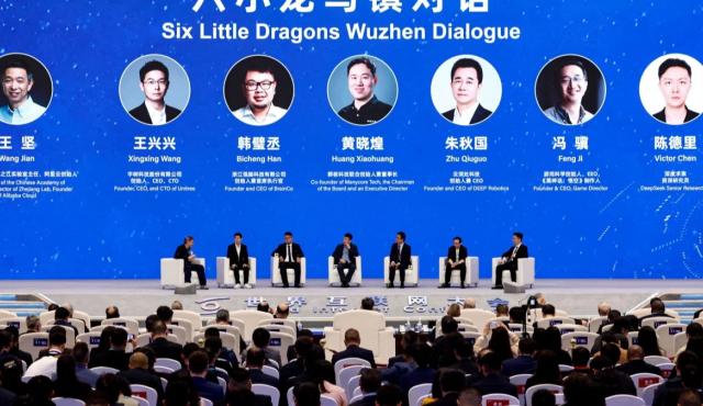 La startup china DeepSeek participó recientemente en la World Internet Conference realizada en Wuzhen, uno de los foros tecnológicos más relevantes de China, donde se discutieron avances y desafíos vinculados a la Inteligencia Artificial. 