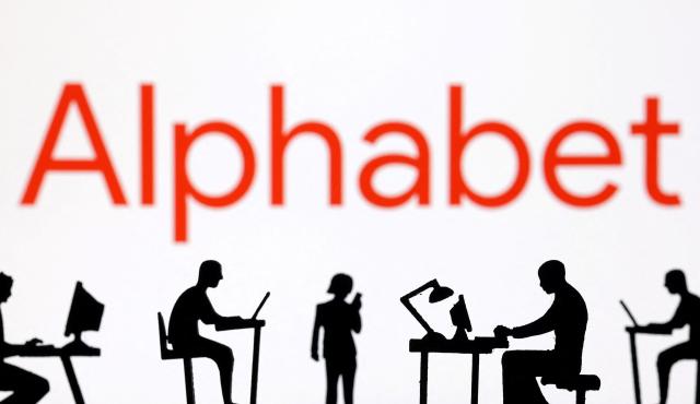 En las últimas semanas, Alphabet —la firma madre de Google— experimentó un salto bursátil que la coloca al borde de integrar el selecto grupo global de empresas con una capitalización de mercado cercana a los 4 billones de dólares.
