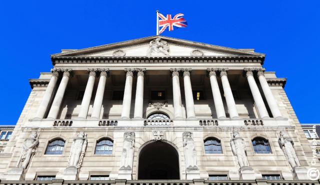 El 2 de diciembre de 2025, el Banco de Inglaterra (BoE) emitió una fuerte advertencia: el explosivo crecimiento de la inversión en infraestructura de Inteligencia Artificial (IA), financiado en gran parte con deuda, representa una amenaza creciente para la estabilidad financiera global. 