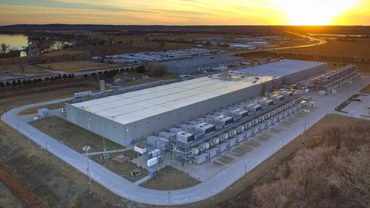 El reciente informe del gigante global de inversiones BlackRock advierte que la demanda por infraestructura vinculada a la Inteligencia Artificial se acelerará en los próximos años. Para la firma, los data centers modernos constituyen una “oportunidad generacional” dentro del rubro infraestructura.