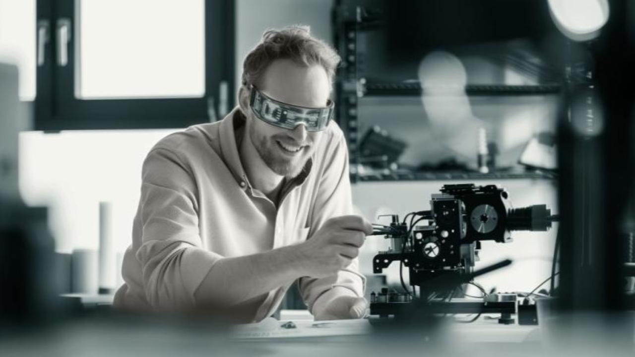 Argentina se posiciona como uno de los ecosistemas digitales más avanzados del Cono Sur. Así lo señala el informe Innovation Telescope – Zoom Perú y Cono Sur, elaborado por Indra Group, que proyecta que el mercado de Tecnologías de la Información (TI) crecerá un 7% en 2025, superando las expectativas económicas nacionales y consolidando el papel estratégico de la transformación digital en sectores públicos y privados.
