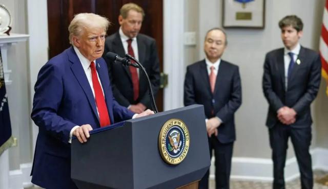 El presidente de Estados Unidos, Donald Trump, firmó una orden ejecutiva destinada a establecer un marco regulatorio federal para la Inteligencia Artificial (IA), con el objetivo de limitar la proliferación de leyes estatalesque, según la Casa Blanca, generan fragmentación normativa y afectan la competitividad tecnológica del país.