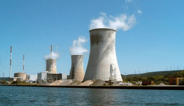 El renovado interés global por la fusión nuclear —impulsado por inversiones privadas multimillonarias y por la creciente demanda energética de la inteligencia artificial— volvió a poner sobre la mesa una pregunta clave para los países con tradición nuclear: ¿está Argentina en condiciones de generar energía por fusión?