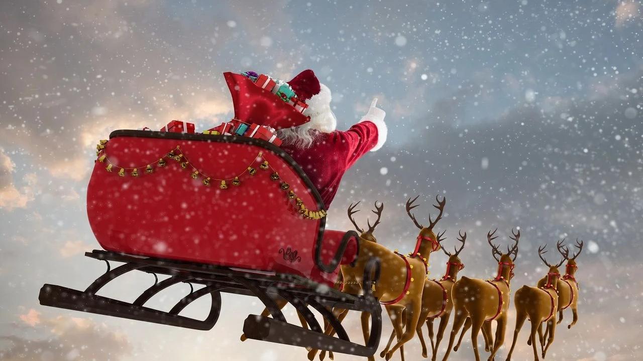 La espera de la Navidad ya no se vive solo alrededor del árbol o mirando el cielo. Desde hace décadas, la tecnología se convirtió en una aliada central de la tradición navideña y cada 24 de diciembre millones de personas en todo el mundo siguen en tiempo real el recorrido de Papá Noel mientras reparte regalos por el planeta.