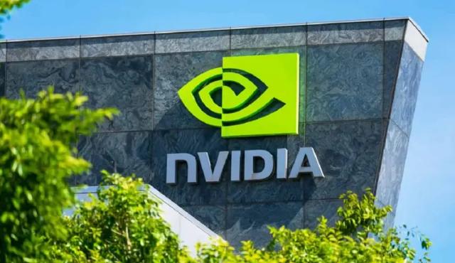 En 2025, Nvidia consolidó su posición como la empresa más valiosa y estratégica del sector tecnológico global, impulsada por su dominio en chips de inteligencia artificial y su papel central en la infraestructura que sostiene la economía digital.