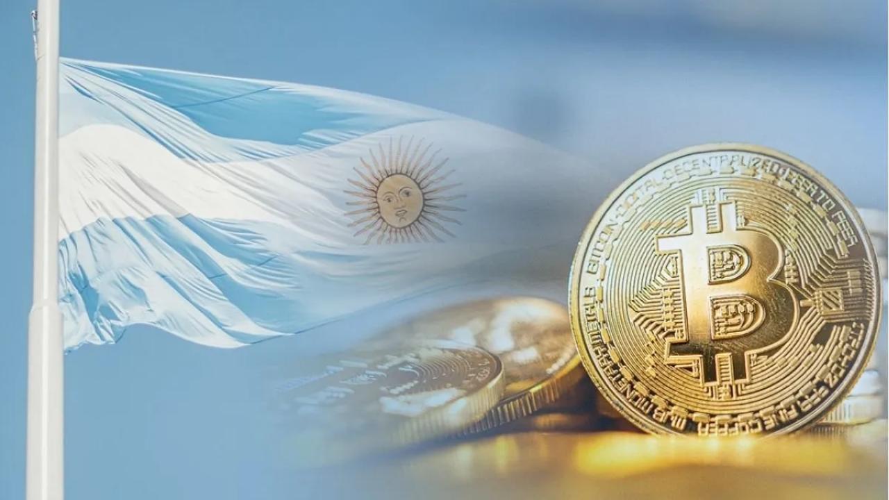 Argentina se consolidó en 2025 como el país con mayor adopción de criptomonedas en Latinoamérica y se mantiene entre los primeros 20 a nivel global, según datos del último informe elaborado por la Fundación Blockchain Argentina, con aportes de exchanges líderes y de la Cámara Argentina Fintech. 