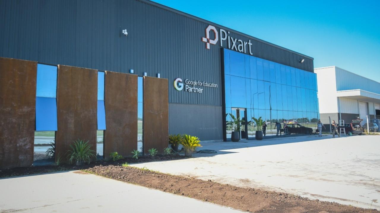 Una empresa argentina fundada en 1998 y dedicada al desarrollo de hardware y software, Pixart SRL dio un enorme paso en el mundo de desarrollo de la inteligencia artificial al lograr ser socia estratégica del gigante estadounidense Qualcomm Incorporated para América Latina gracias al desarrollo de un software que protege computadoras en caso de robo o pérdida.