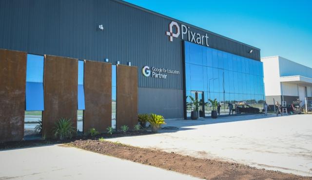 Una empresa argentina fundada en 1998 y dedicada al desarrollo de hardware y software, Pixart SRL dio un enorme paso en el mundo de desarrollo de la inteligencia artificial al lograr ser socia estratégica del gigante estadounidense Qualcomm Incorporated para América Latina gracias al desarrollo de un software que protege computadoras en caso de robo o pérdida.