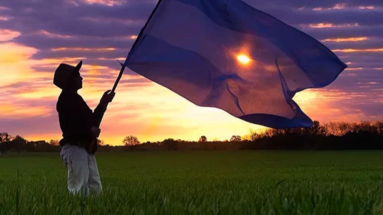  Investigadores del CONICET y de la Universidad de Buenos Aires (UBA) presentaron un mapa interactivo que muestra cómo la propiedad de tierras productivas y estratégicas en Argentina se concentra crecientemente en manos de actores extranjeros, con implicancias para la soberanía territorial y el control de recursos naturales. 

 