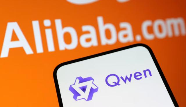 Alibaba volvió a sacudir el tablero global de la inteligencia artificial. El gigante tecnológico chino aseguró que su nuevo modelo avanzado de lenguaje, Qwen 2.5-Max, supera en rendimiento a algunos de los sistemas más conocidos del mundo, incluidos modelos de OpenAI, Meta y DeepSeek, según evaluaciones internas de la compañía.