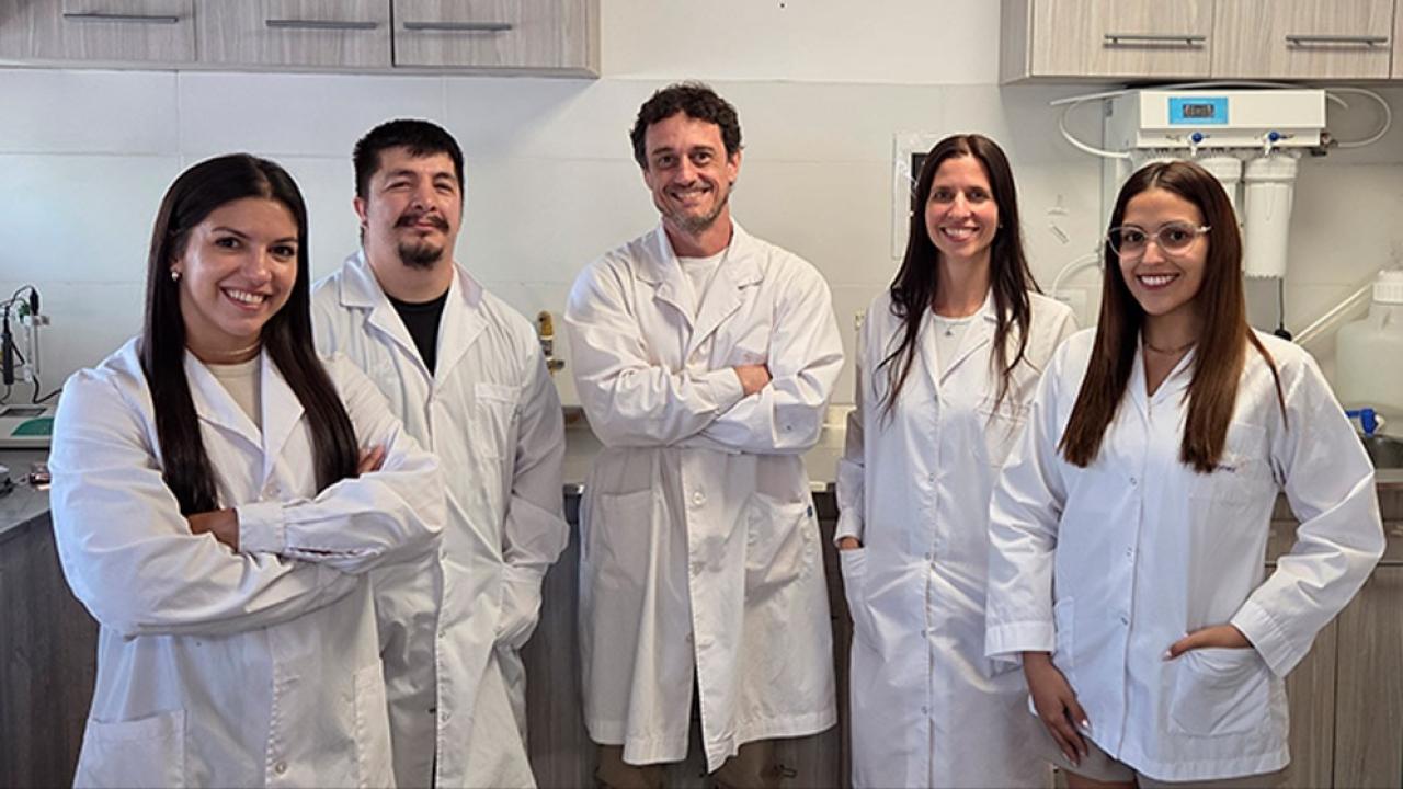 Un equipo de investigadores del CONICET y de la Universidad Nacional de Hurlingham (UNAHUR) logró un avance relevante en la lucha contra las bacterias multirresistentes, uno de los principales problemas de salud pública a nivel global. 
