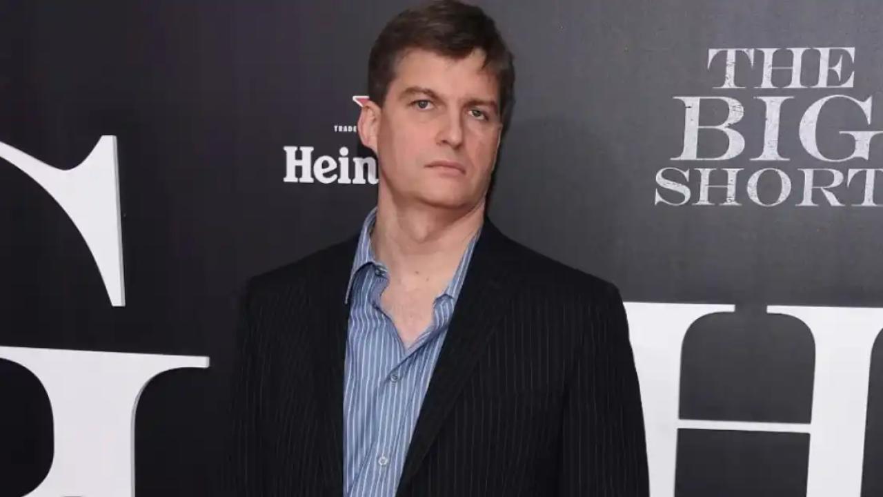 El inversor de “The Big Short” señala que la actual corrección del mercado cripto expone la naturaleza especulativa del activo y podría forzar ventas masivas que afecten a empresas con altos niveles de Bitcoin en sus balances.