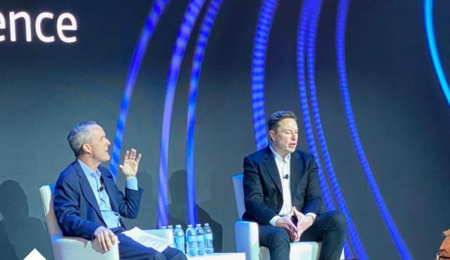 Entre sus manos está el IPO más esperado de Wall Street. Qué cambia si la empresa espacial sale a la bolsa.