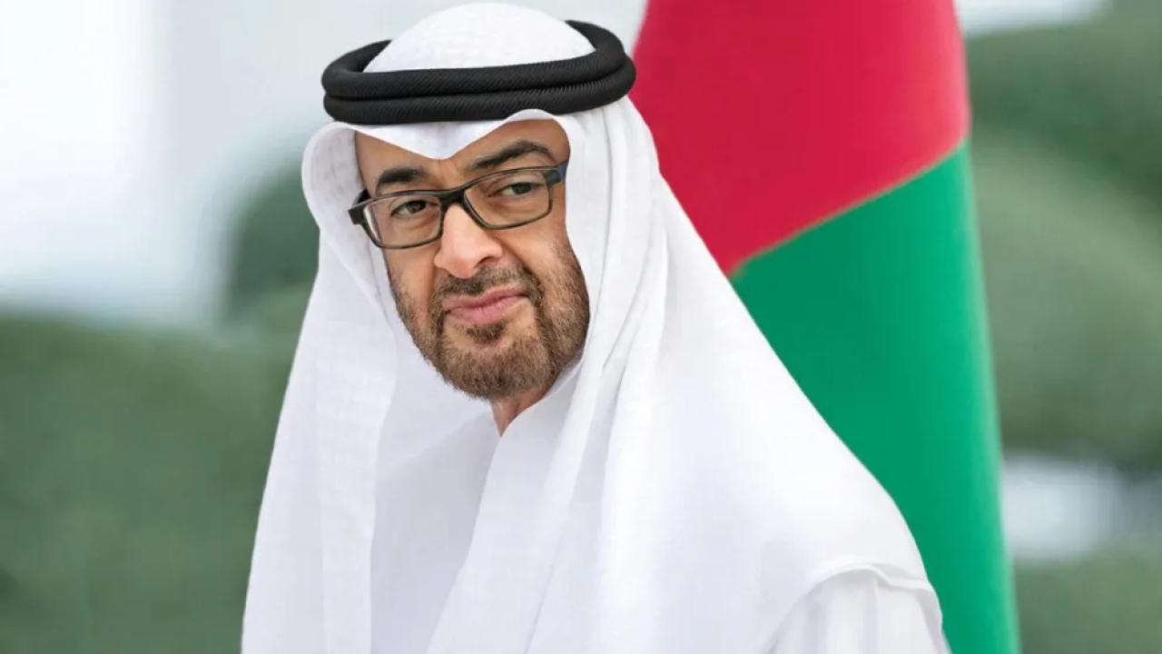 Abu Dhabi intensificará su ingreso en la carrera global por la IA, consolidando una estrategia de inversión de enorme escala que busca posicionar al emirato como un actor central en el desarrollo tecnológico mundial.