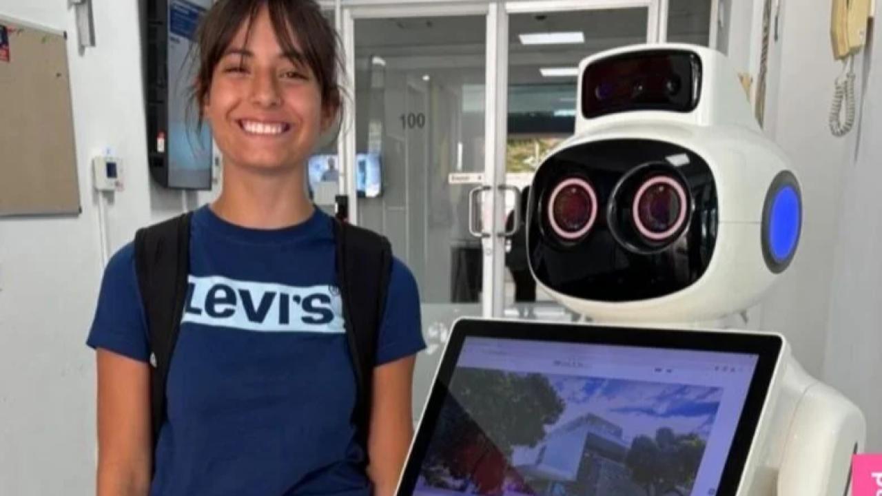 Con apenas 16 años, Martina Talamona ya se consolidó como una de las grandes promesas de la robótica argentina. Estudiante del Colegio Galileo Galilei y pasante del Centro de Altos Estudios en Tecnología Informática (CAETI) de la Universidad Abierta Interamericana (UAI), integra el equipo Sub-19 de robótica con el que logró títulos internacionales y se prepara para nuevas competencias globales en 2026. Su historia no es un caso aislado, sino parte del crecimiento sostenido de la robótica educativa y competitiva en Argentina.
