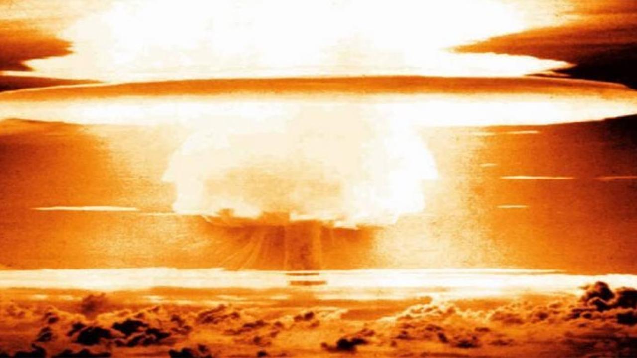 Nueve países poseen armas nucleares en el mundo, pero solo un grupo reducido mantiene parte de su arsenal en estado de alerta inmediata. Datos de organismos internacionales muestran que más del 90 % de estas armas está concentrado en dos potencias.