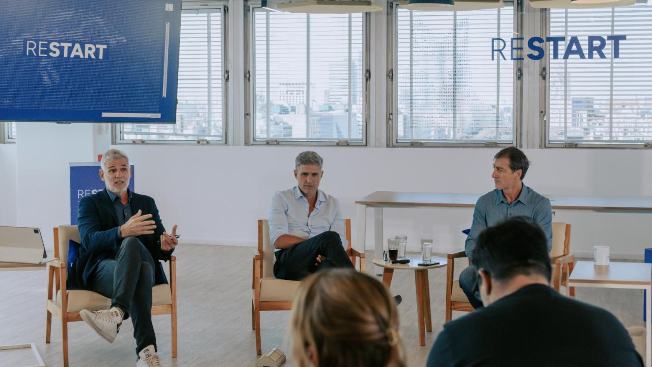 Tres empresarios con treinta años de historia en común, tres empresas creadas juntos y una misma obsesión: hacer accesible la tecnología de punta. Daniel Nofal, Damián Maldini y Pablo Saubidet presentaron de manera oficial a Restart, su nueva compañía. 