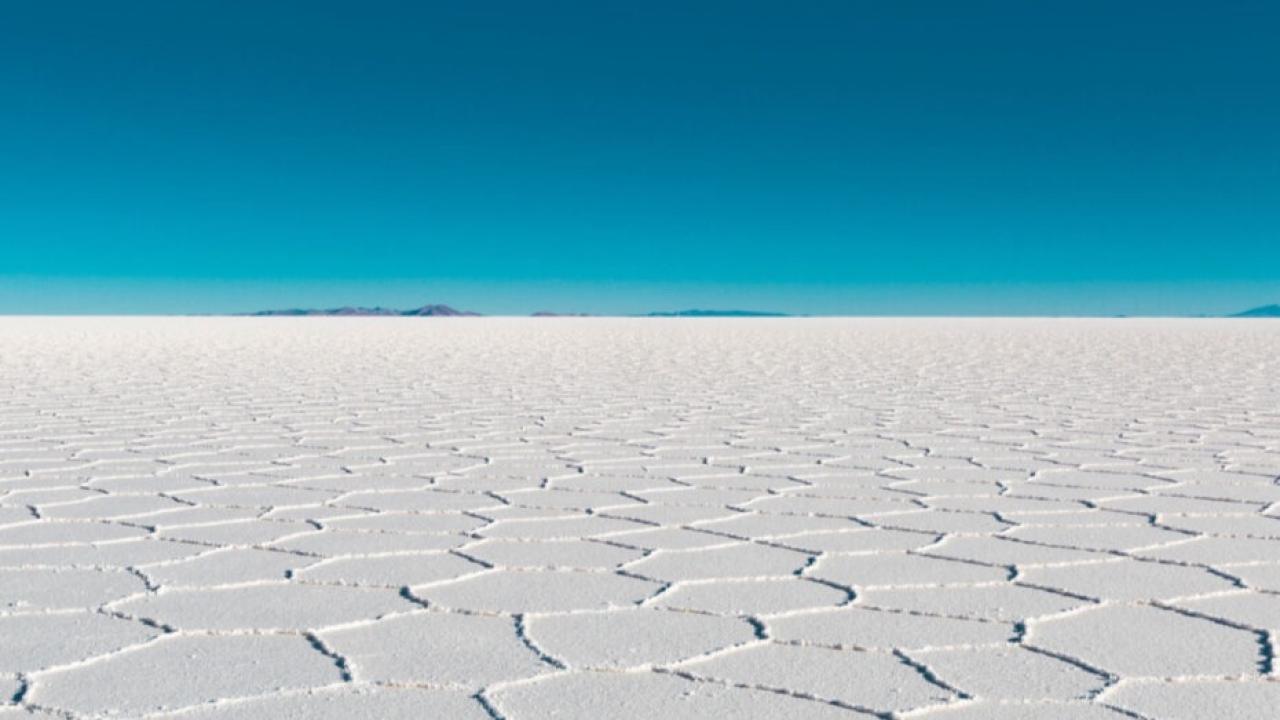 La Universidad Austral lanza una diplomatura en producción de litio y minerales críticos en un contexto donde la inteligencia artificial, los centros de datos y la transición energética redefinen el valor estratégico de estos recursos.