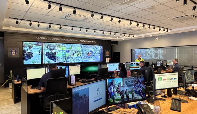 Durante el tercer día de la misión técnica de intendentes, funcionarios y empresarios tecnológicos visitaron el Hipervisor Urbano y la Muralla Digital. Gestión en tiempo real y  seguridad inteligente.