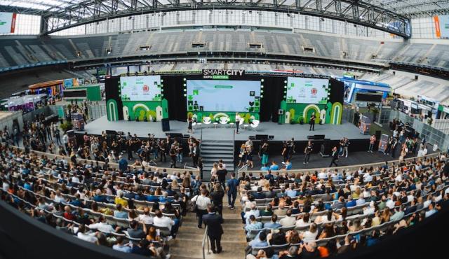 La transformación urbana ya no es conceptual: tecnologías basadas en datos, simulación y automatización están cambiando cómo se planifican, gestionan y anticipan los problemas en las ciudades.
