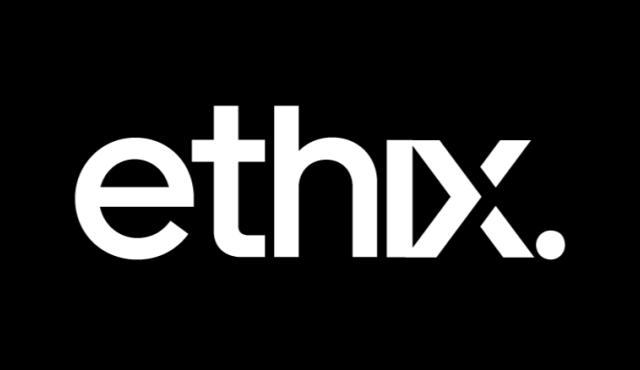 En el ecosistema de ciudades inteligentes, donde la conversación suele centrarse en sensores, plataformas y automatización, empieza a emerger una discusión más estructural: cómo se toman las decisiones dentro del Estado. En ese punto se posiciona ETHIX, una plataforma que aplica Inteligencia Artificial para hacer más trazables, auditables y eficientes los procesos públicos y corporativos.