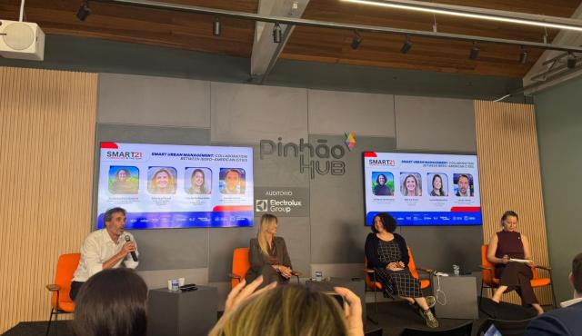 La participación argentina en la Smart City Expo Curitiba 2026 dejó una señal clara: la discusión sobre ciudades inteligentes ya no gira en torno a ideas abstractas, sino a cómo mejorar de manera concreta la gestión pública y los servicios que impactan en la vida cotidiana. En un escenario atravesado por el crecimiento poblacional y la aceleración de la urbanización, el foco se desplazó hacia soluciones más eficientes, humanas y adaptadas a cada territorio.