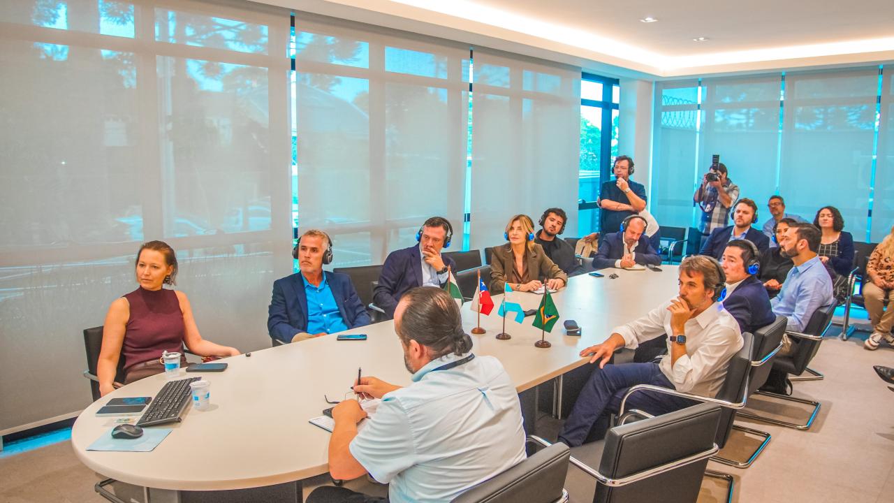 Las ciudades están atravesando una transformación profunda. La incorporación de nuevas tecnologías, la innovación en la gestión y la planificación estratégica del territorio nos plantean un desafío claro: construir comunidades más eficientes, inclusivas y con mejor calidad de vida para nuestros vecinos.