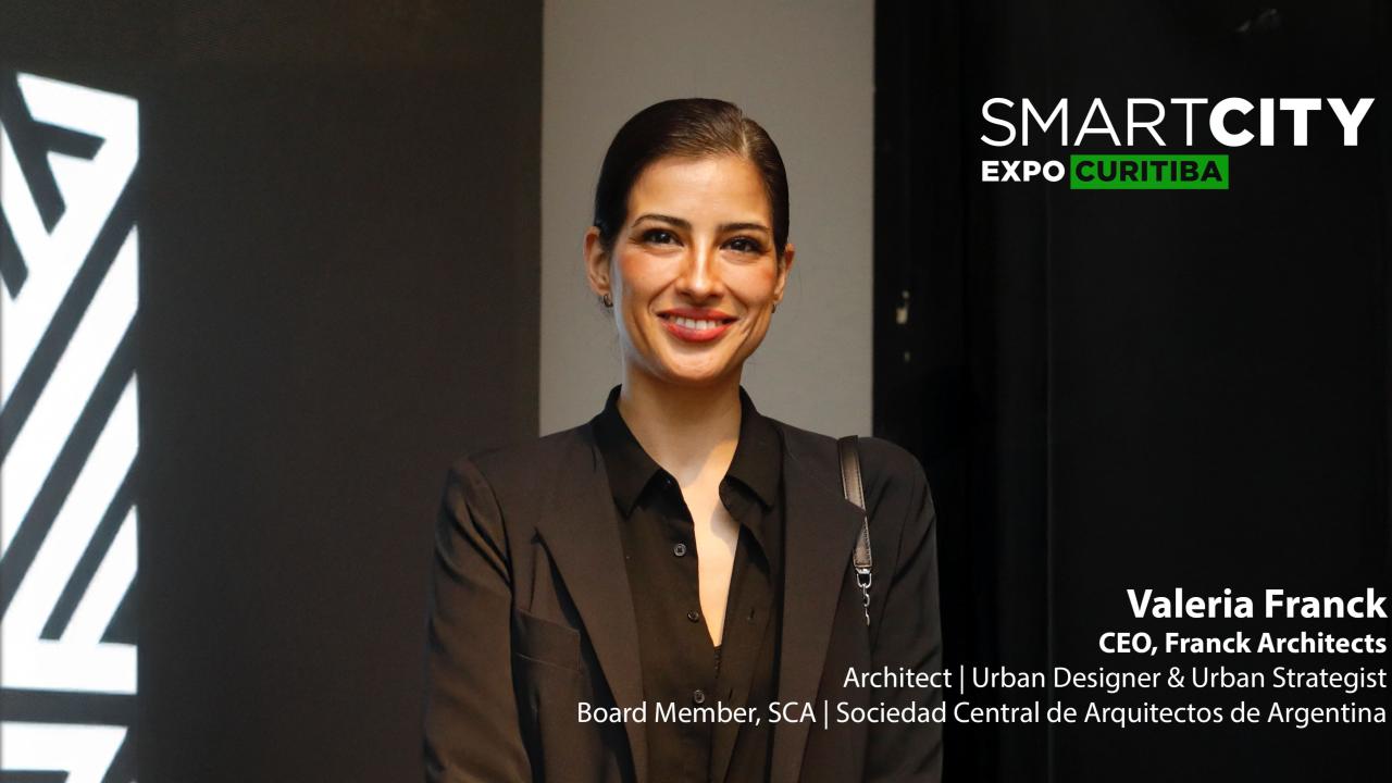 Durante años, hablar de ciudades inteligentes implicaba sumar dispositivos, plataformas o soluciones aisladas. Hoy, esa mirada resulta limitada. La verdadera transformación no ocurre cuando se incorpora tecnología, sino cuando se logra integrarla en un sistema que articula información, gestión y proyecto urbano en tiempo real.
