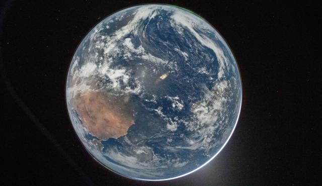 Durante un sobrevuelo lunar previsto para el lunes 6 de abril, los astronautas tomarán fotografías de alta resolución y aportarán sus propias observaciones de la superficie lunar, incluidas zonas de la cara oculta de la Luna nunca antes vistas directamente por los humanos.