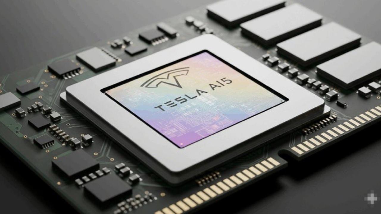 Tesla dio un nuevo paso en su estrategia de integración tecnológica con la presentación del chip AI5, un desarrollo propio orientado a potenciar la conducción autónoma. El anuncio fue realizado por Elon Musk, quien confirmó que el chip ya está listo y mostró por primera vez su diseño físico, incluyendo el sistema de memoria que lo acompaña.