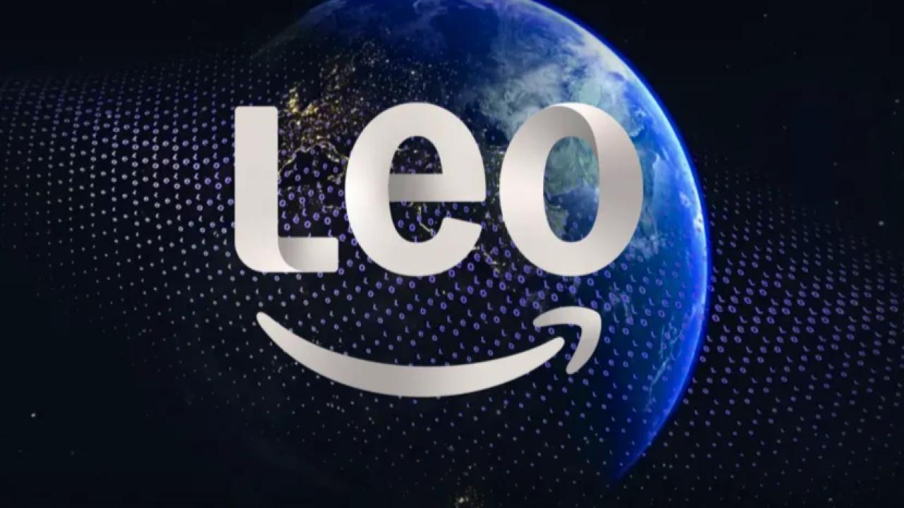 Amazon acelera su estrategia espacial con la adquisición de Globalstar, un movimiento que apunta a consolidar su red de satélites de órbita baja (LEO) y disputar un mercado dominado por actores como Starlink. La operación le permitiría incorporar infraestructura, espectro y experiencia operativa en conectividad directa desde el espacio hacia dispositivos móviles.