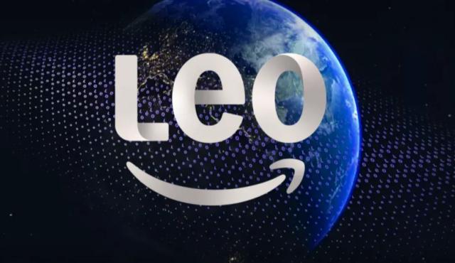 Amazon acelera su estrategia espacial con la adquisición de Globalstar, un movimiento que apunta a consolidar su red de satélites de órbita baja (LEO) y disputar un mercado dominado por actores como Starlink. La operación le permitiría incorporar infraestructura, espectro y experiencia operativa en conectividad directa desde el espacio hacia dispositivos móviles.
