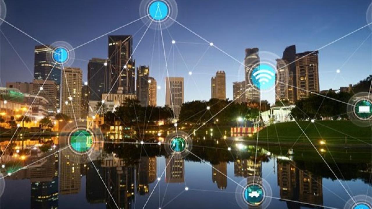 Pedimos un auto, elegimos un restaurante, decidimos por dónde movernos en la ciudad. Todo parece una suma de elecciones personales, cotidianas, casi automáticas. Pero cada vez más, esas decisiones están guiadas.