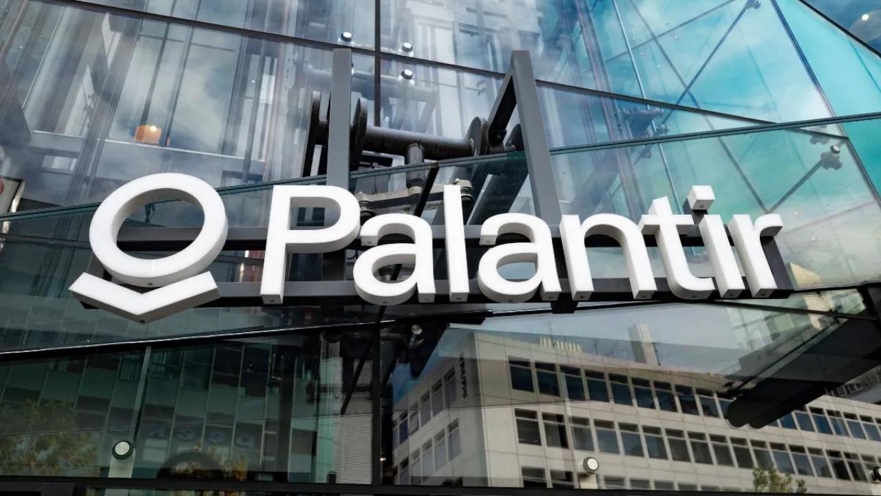 La publicación reciente de Palantir Technologies no es un tuit más dentro del ecosistema tecnológico. Es una síntesis ideológica que condensa una transformación profunda: la Inteligencia Artificial deja de ser una herramienta productiva para convertirse en el núcleo del poder político, militar y económico. 