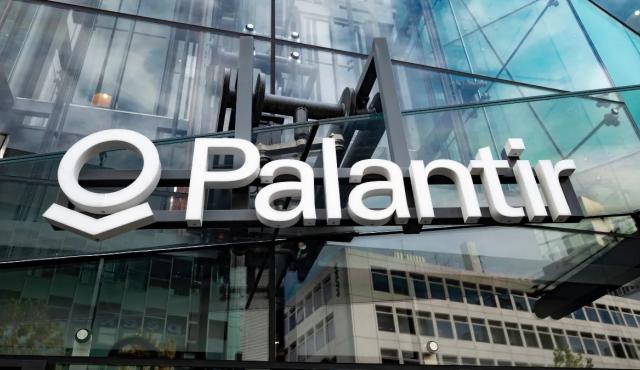 La publicación reciente de Palantir Technologies no es un tuit más dentro del ecosistema tecnológico. Es una síntesis ideológica que condensa una transformación profunda: la Inteligencia Artificial deja de ser una herramienta productiva para convertirse en el núcleo del poder político, militar y económico. 