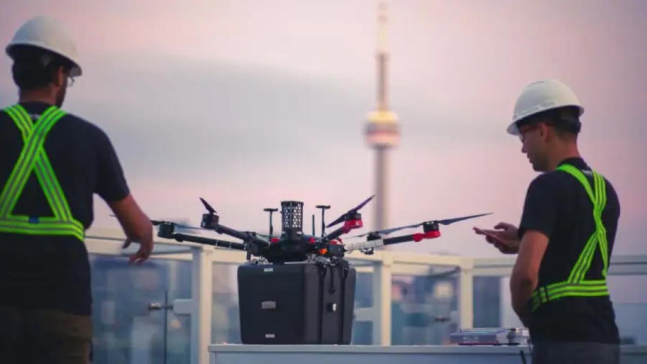 La agencia espacial estadounidense y la red nacional de trasplantes lanzaron un programa para estudiar cómo los drones pueden reducir tiempos, costos y riesgos en el traslado de órganos. El movimiento abre una nueva etapa: usar infraestructura desarrollada para aviación avanzada y autonomía en una de las cadenas logfísticas más críticas del sistema de salud.