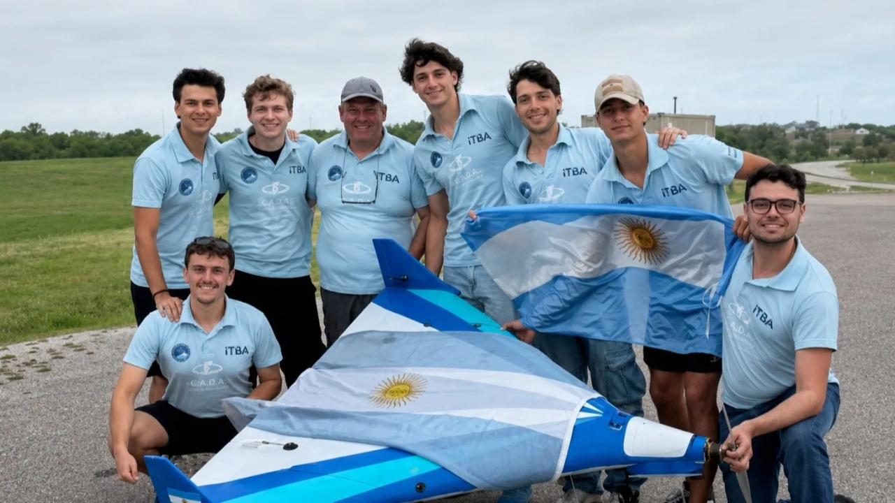 El equipo Aero ITBA alcanzó el décimo puesto en la competencia internacional AIAA Design/Build/Fly 2026, realizada en Wichita, Kansas. El certamen reunió a 1.179 estudiantes de 89 universidades y 12 países, y puso a prueba el diseño, la construcción y el vuelo de aeronaves a escala.