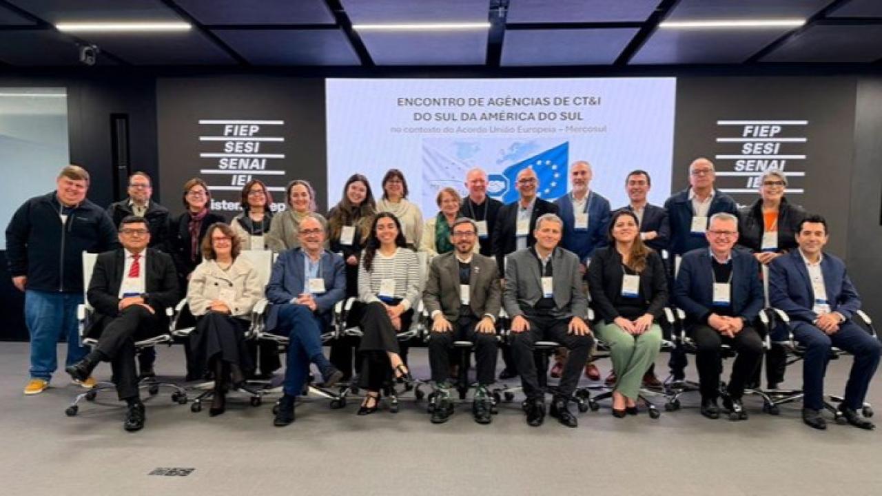 El CONICET participó en Curitiba de una reunión internacional junto a instituciones de Argentina, Brasil, Paraguay, Chile, Uruguay y Portugal. El organismo firmó un convenio con la Fundação Araucária para impulsar intercambios académicos, proyectos científicos y cooperación tecnológica en áreas estratégicas como bioeconomía, transición energética, salud, ambiente, agroindustria y transformación digital.