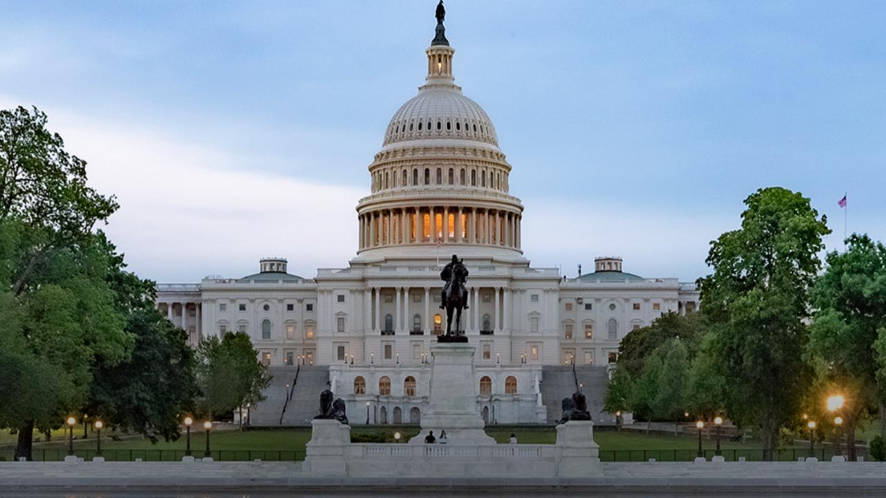 El proyecto Great American Artificial Intelligence Act of 2026 fue introducido el 2 de junio por dos legisladores que raramente coinciden en casi nada: el republicano Jay Obernolte, de California, y la demócrata Lori Trahan, de Massachusetts. 