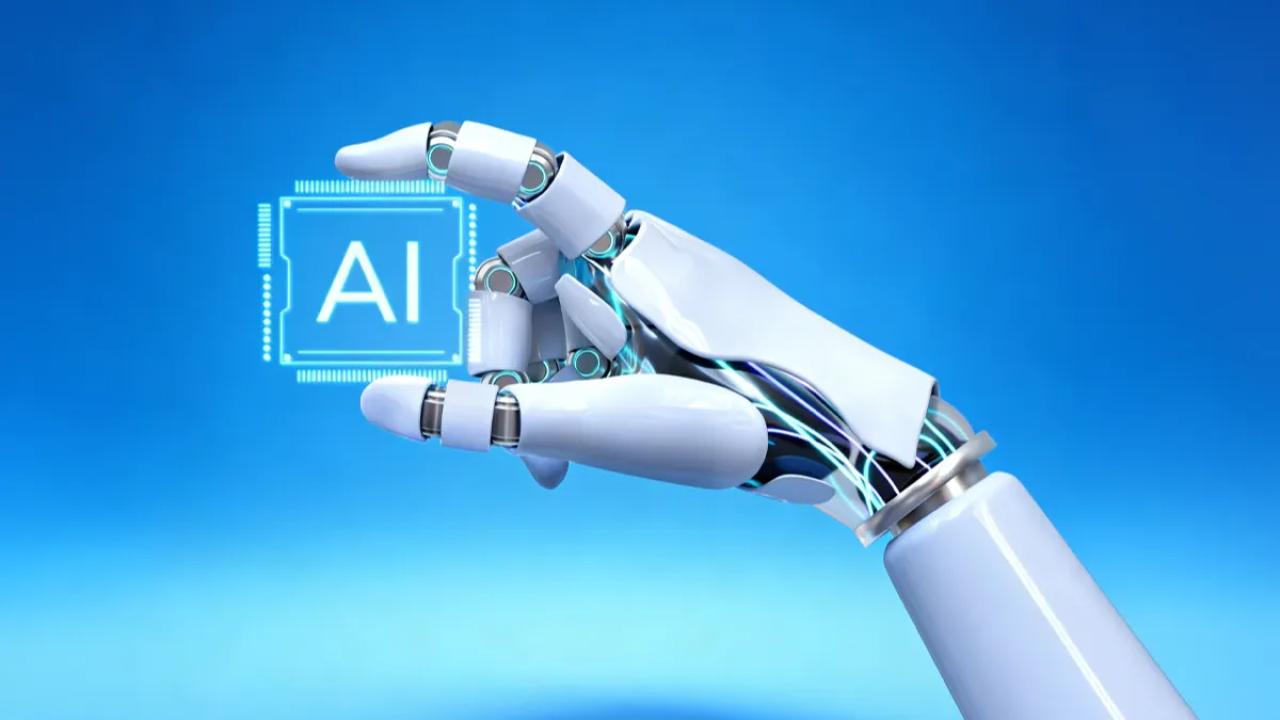 Las competencias requeridas en los puestos más expuestos a la IA cambian más del doble de rápido que en el resto del mercado laboral. Las empresas buscan perfiles capaces de incorporar la tecnología a sus procesos, pero también de evaluar sus riesgos y tomar decisiones estratégicas.