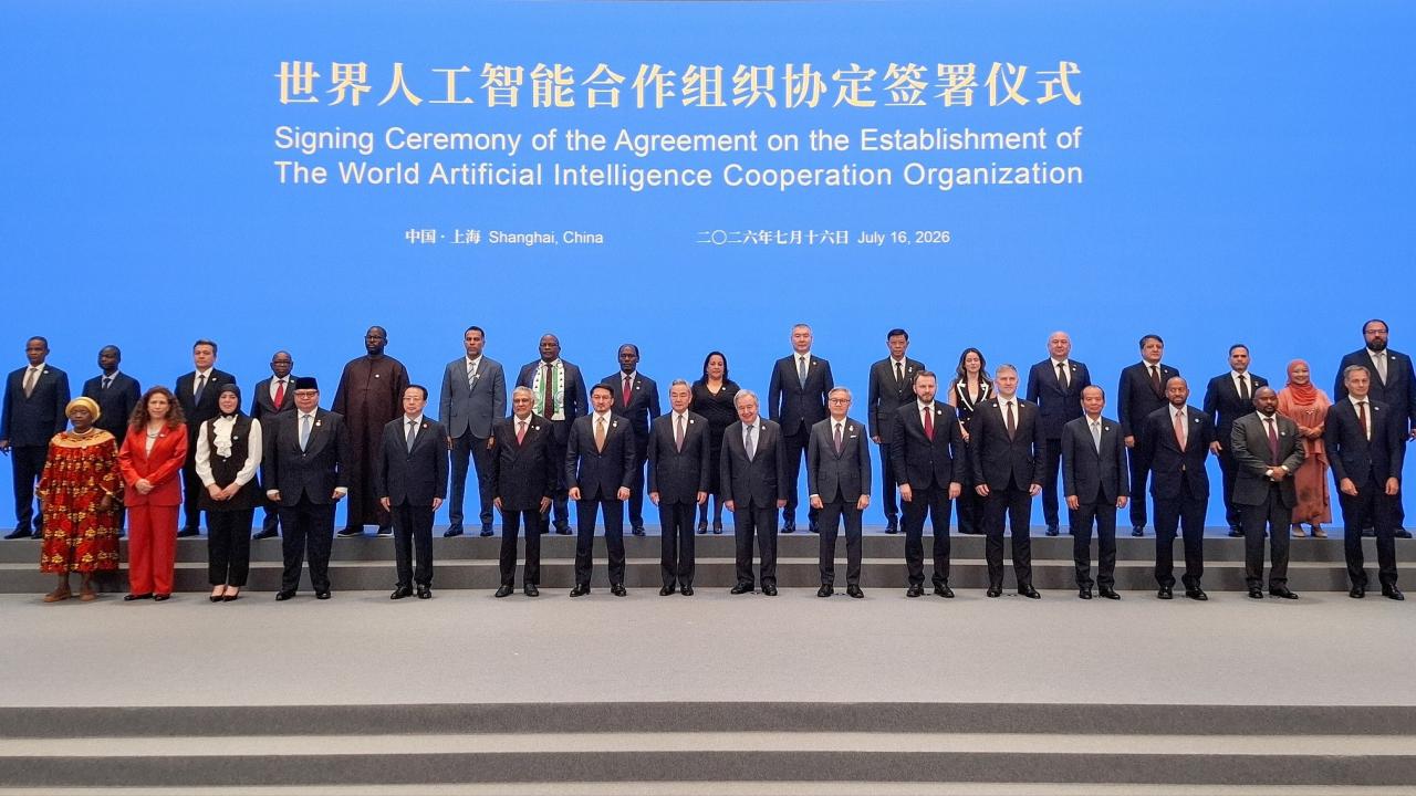 La Organización Mundial de Cooperación en Inteligencia Artificial, conocida como WAICO, fue fundada por 29 países y tendrá su sede en Shanghái. La iniciativa busca establecer normas internacionales, facilitar el acceso a la tecnología y ampliar la influencia china frente al liderazgo de Estados Unidos.