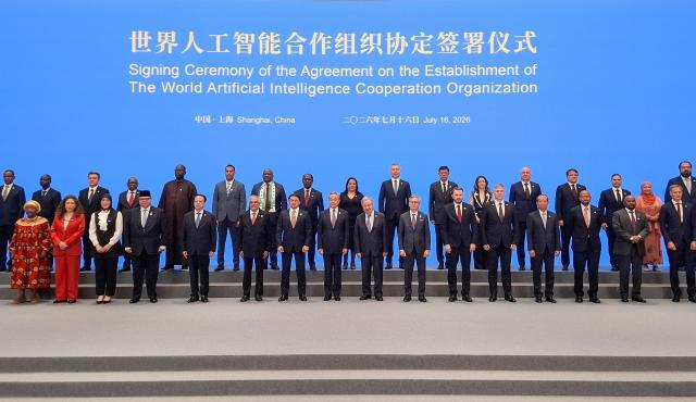 La Organización Mundial de Cooperación en Inteligencia Artificial, conocida como WAICO, fue fundada por 29 países y tendrá su sede en Shanghái. La iniciativa busca establecer normas internacionales, facilitar el acceso a la tecnología y ampliar la influencia china frente al liderazgo de Estados Unidos.