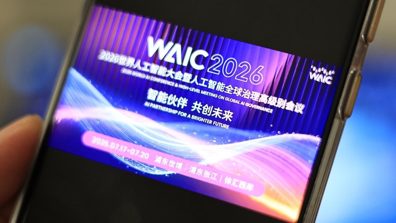 Veintinueve países firmaron en Shanghái la creación de la Organización Mundial de Cooperación en Inteligencia Artificial (WAICO). Argentina no está entre los fundadores y, según reportes de la región, todavía no definió una posición oficial frente a la iniciativa china.