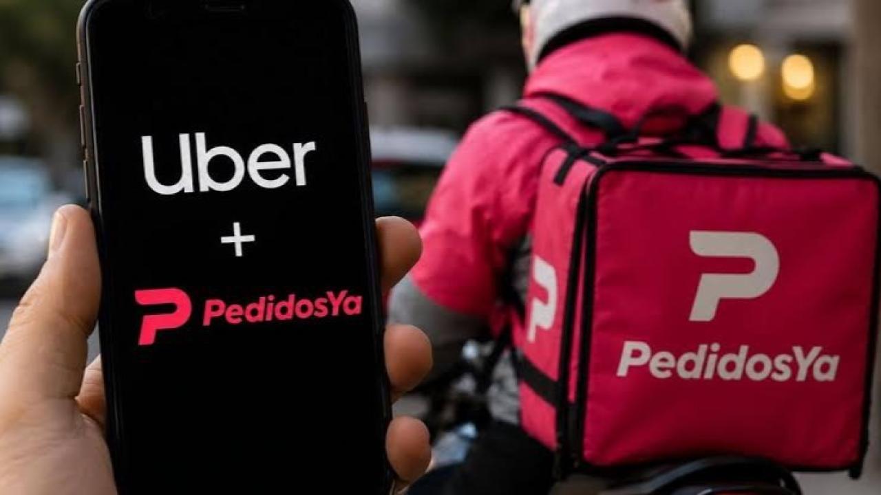La compañía construyó una red de alrededor de 30 socios vinculados con la conducción autónoma y proyecta desplegar hasta 50.000 vehículos junto con Rivian. 