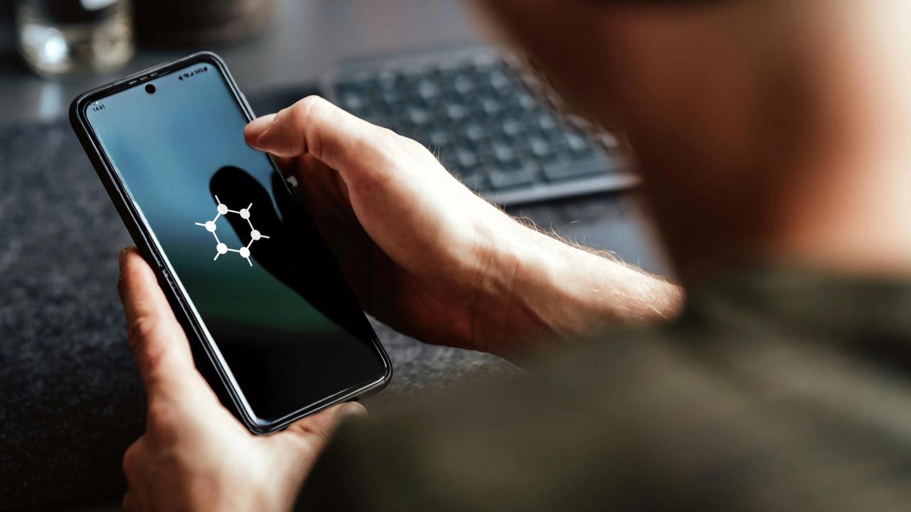 El sistema operativo móvil de código abierto busca reforzar la privacidad y la seguridad de los usuarios. Solo puede instalarse oficialmente en determinados teléfonos Google Pixel e incluye una credencial de coacción capaz de borrar el dispositivo.