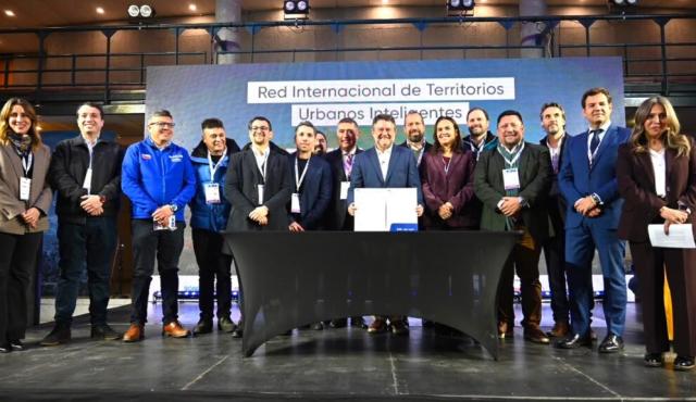Las ciudades inteligentes ya no compiten entre sí: colaboran. Este fue uno de los mensajes más relevantes que dejó la Smart City Expo, realizada en Santiago de Chile en julio de 2026.
